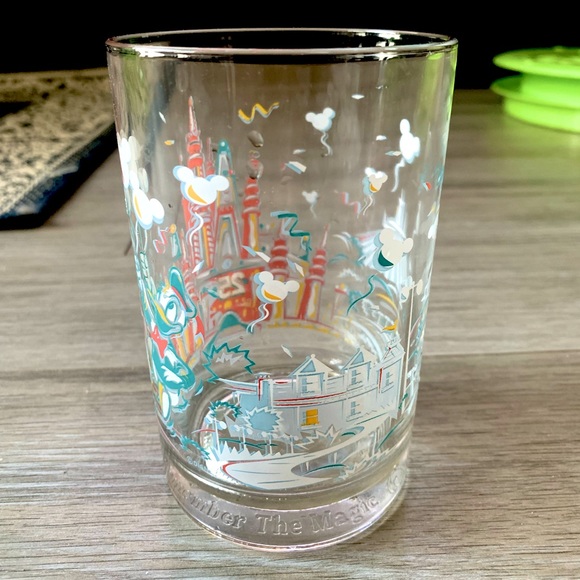 Walt Disney World’s Donald Duck 25th Remember The Magic Collection Glass Cup - Picture 8 of 8
